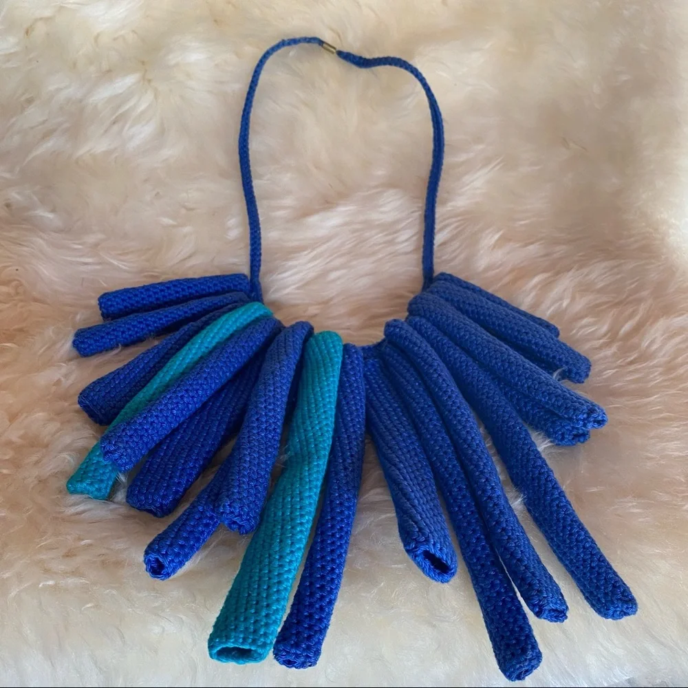 Hand knit necklace made in Europe - Picture 2 of 7